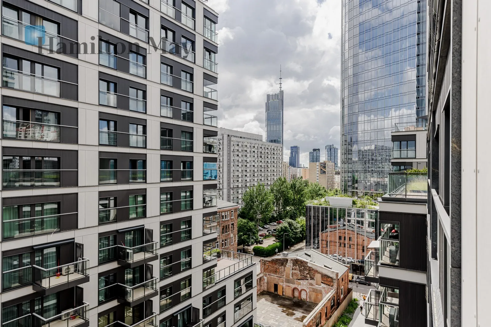 Subregion: Mirów Distance to centre: 1.4 km Level: 9 Price: 5200 PLN - slider