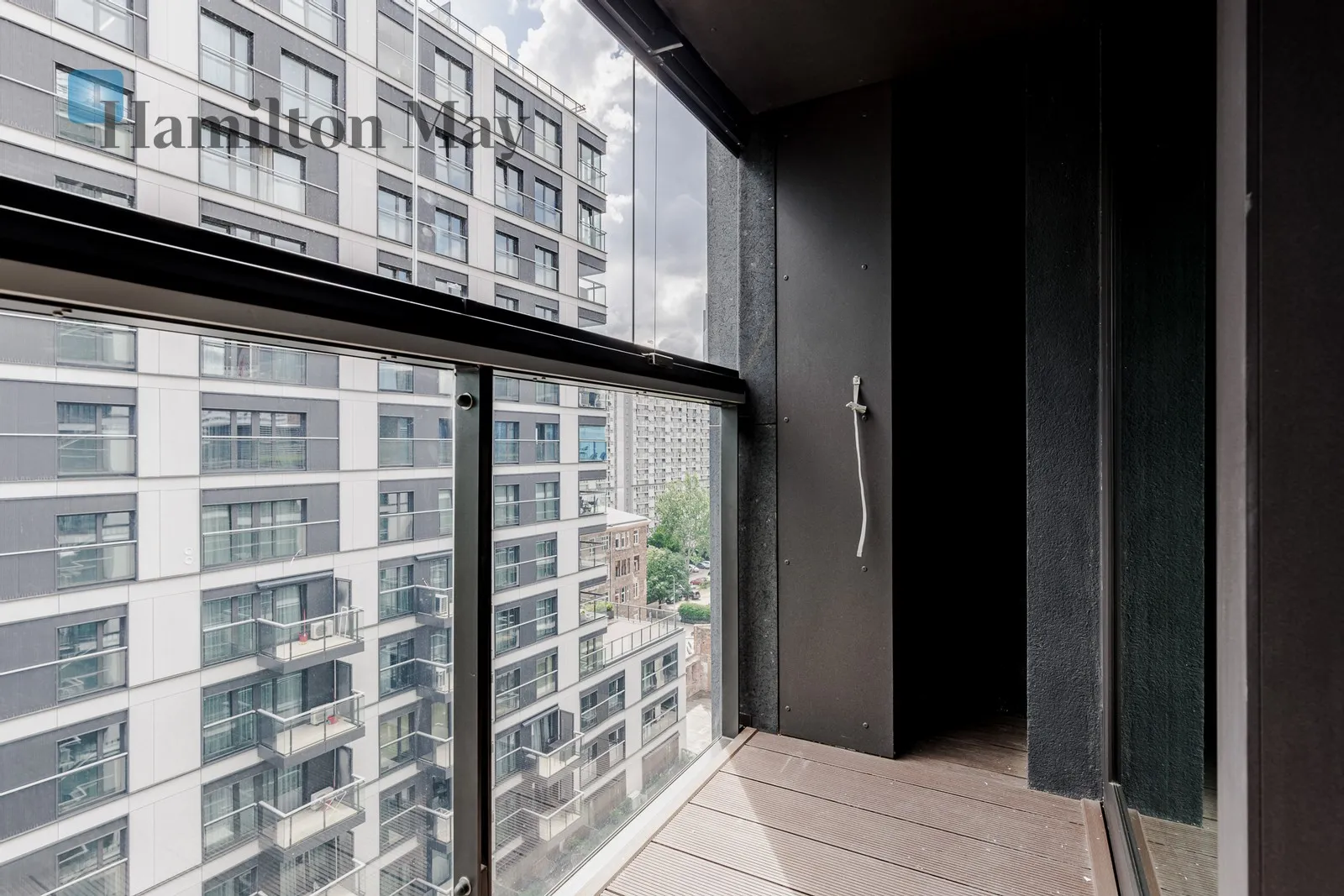 Region: Wola Subregion: Mirów Distance to centre: 1.4 km Level: 9 Price: 5200 PLN Bedrooms: 1 Bathrooms: 1 - slider