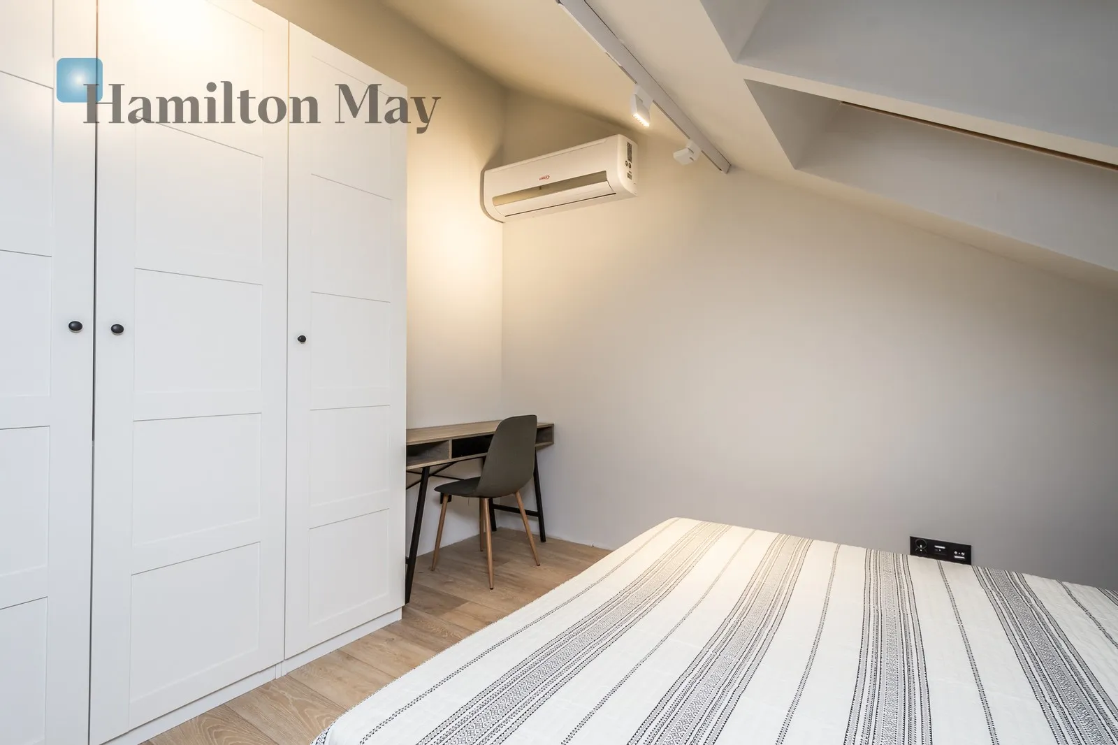 A completely new, cozy one-room apartment on Kossak Square in the prestigious Kossak Residence investment - slider