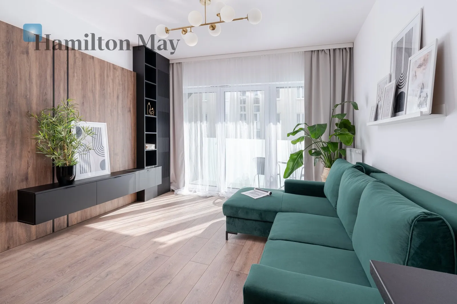 Modern two-bedroom apartment with a balcony on Głowackiego street - slider