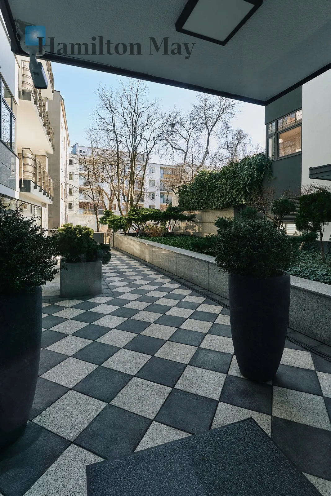 Exclusive sunny apartment with terrace – Łazienki Królewskie area - slider