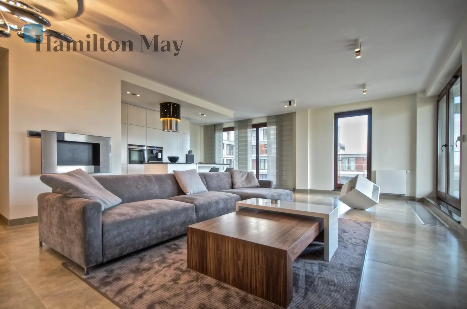 140-to metrowy penthouse z 200-tu metrowym tarasem. Widok na panoramę miasta. Urządzony i gotowy do zamieszkania.  - slider