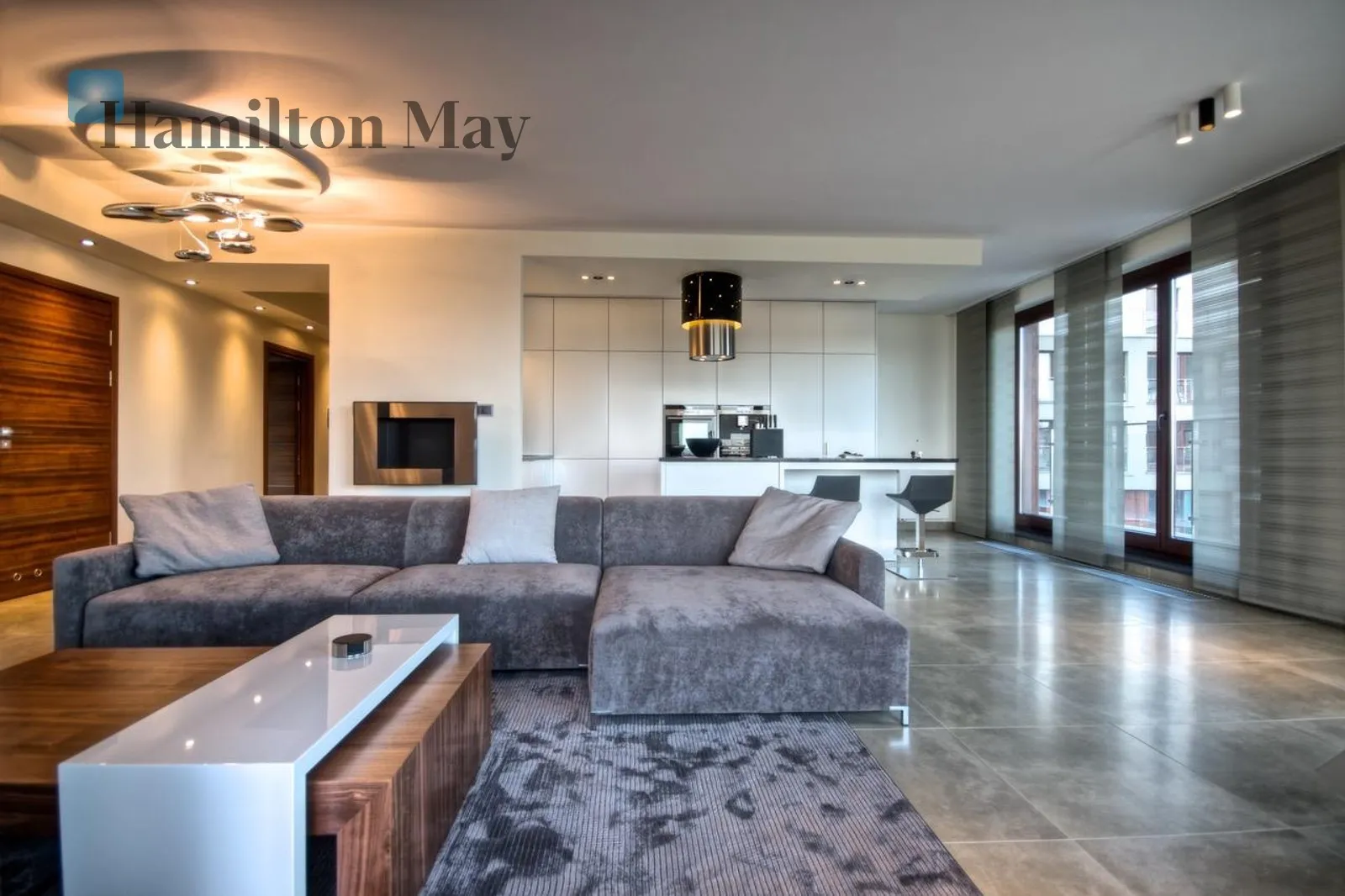 140-to metrowy penthouse z 200-tu metrowym tarasem. Widok na panoramę miasta. Urządzony i gotowy do zamieszkania.  - slider