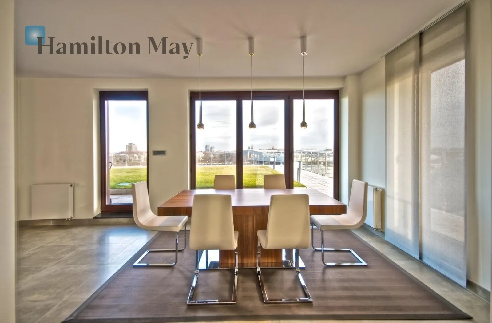 140-to metrowy penthouse z 200-tu metrowym tarasem. Widok na panoramę miasta. Urządzony i gotowy do zamieszkania.  - slider