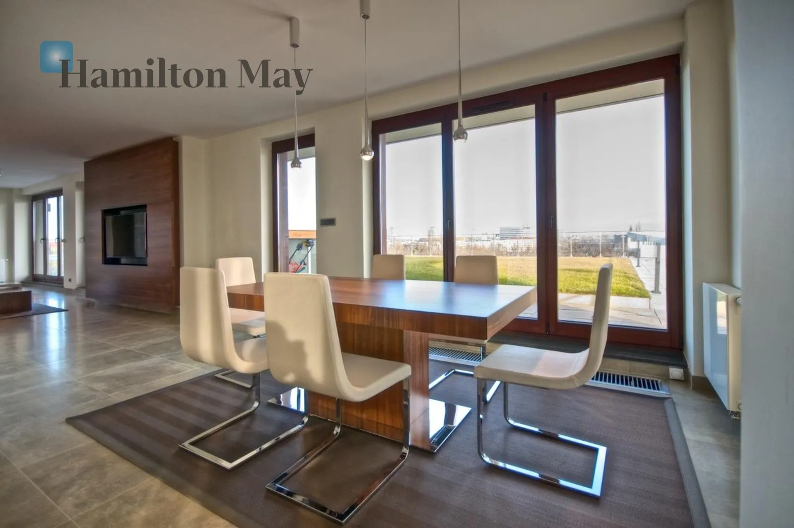 140-to metrowy penthouse z 200-tu metrowym tarasem. Widok na panoramę miasta. Urządzony i gotowy do zamieszkania.  - slider