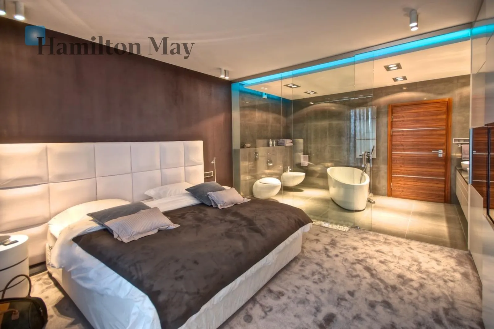 140-to metrowy penthouse z 200-tu metrowym tarasem. Widok na panoramę miasta. Urządzony i gotowy do zamieszkania.  - slider