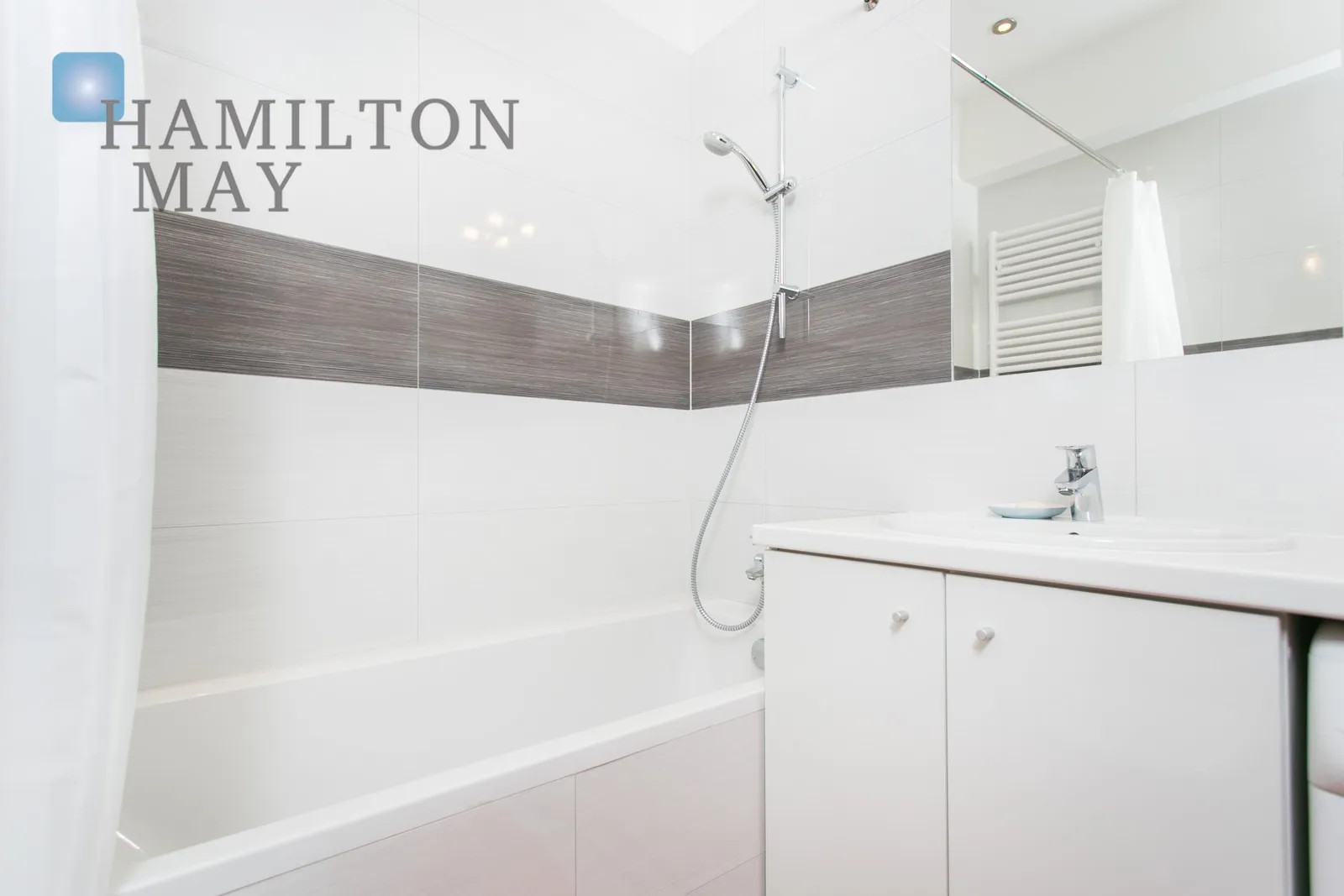City: Kraków Street: Wygoda Region: Stare Miasto Level: 2 Price: 3200 PLN - slider