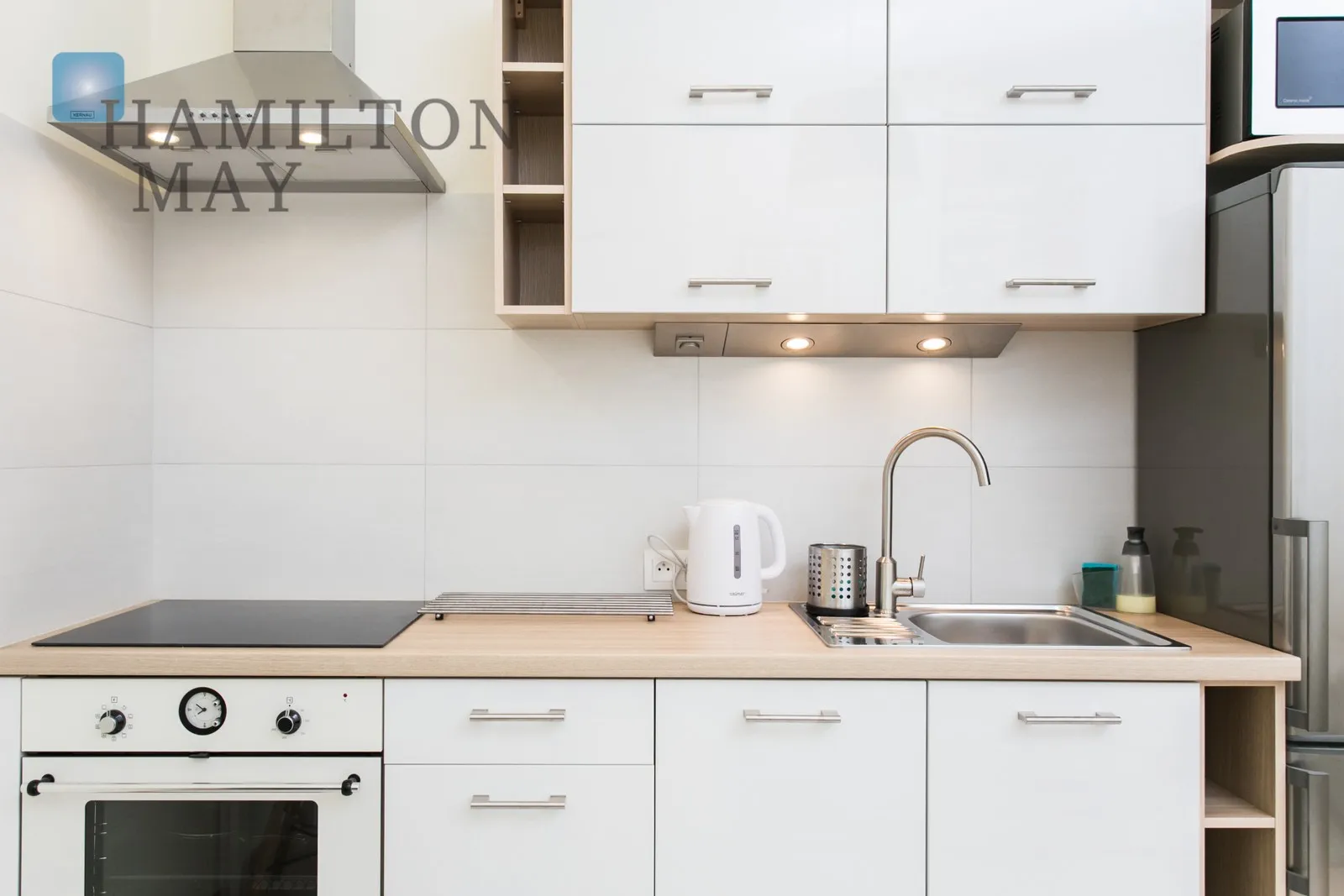 City: Kraków Street: Wygoda Region: Stare Miasto Level: 2 Price: 3200 PLN Bedrooms: 1 - slider