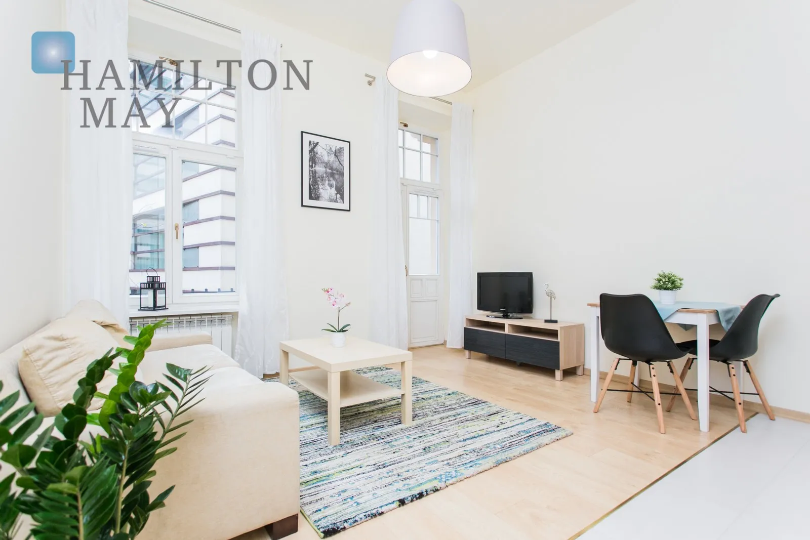 City: Kraków Street: Wygoda Region: Stare Miasto Level: 2 Price: 3200 PLN Bedrooms: 1 Bathrooms: 1 Size: 44m2 Price/m2: 73 PLN - slider