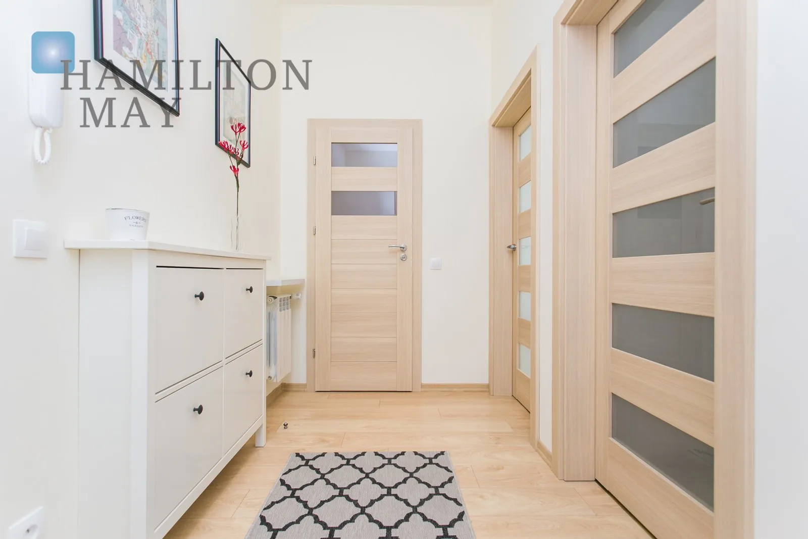Region: Stare Miasto Level: 2 Price: 3200 PLN Bedrooms: 1 Bathrooms: 1 - slider