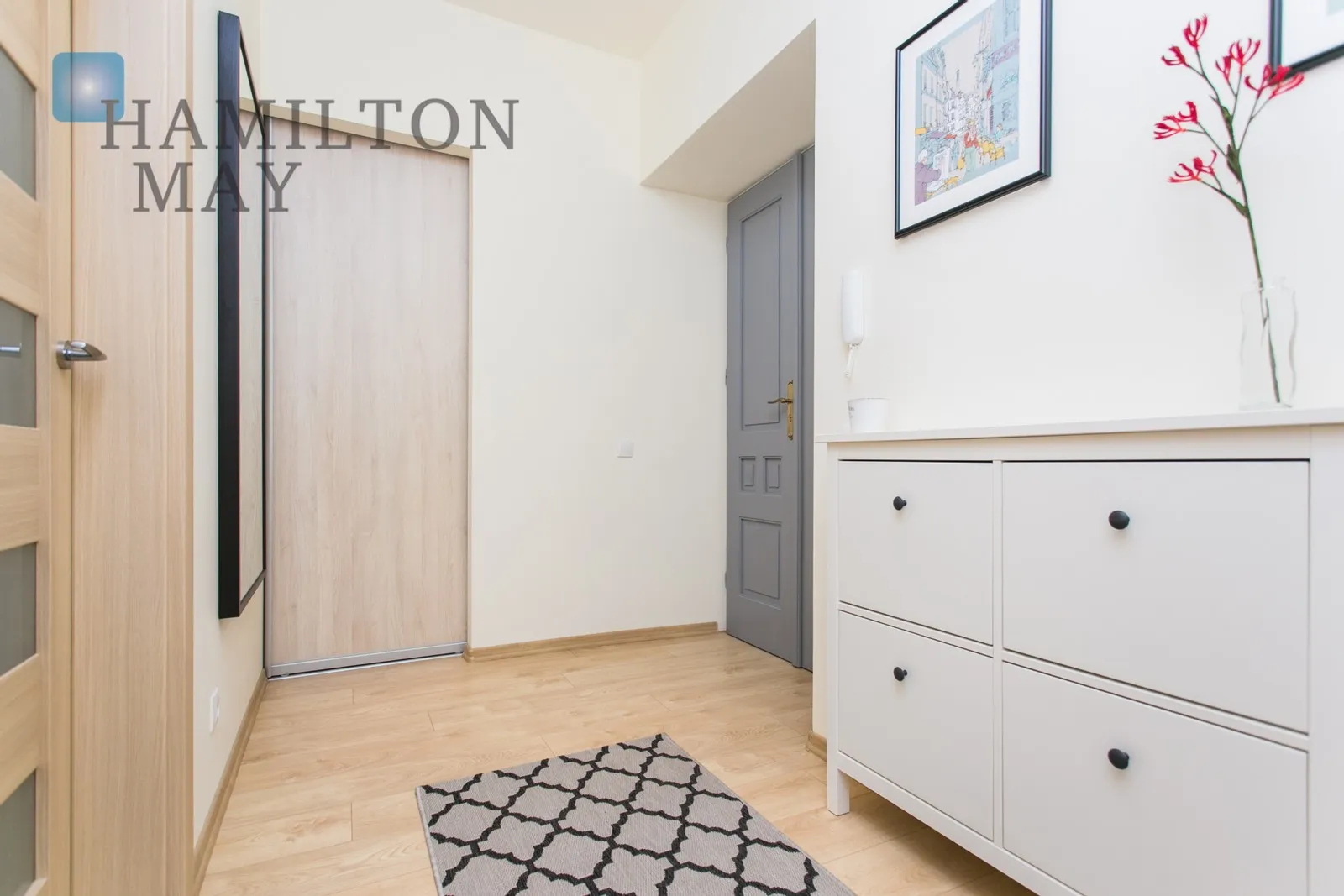 Level: 2 Price: 3200 PLN Bedrooms: 1 Bathrooms: 1 Size: 44m2 - slider