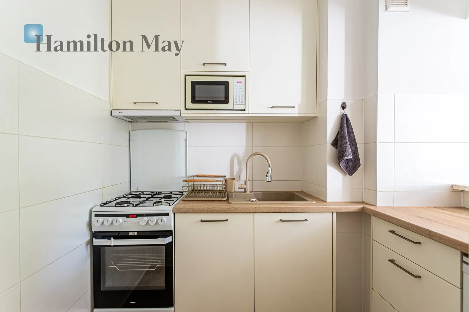 Studio Apartment with a Balcony in the Green Part of Mokotów - slider