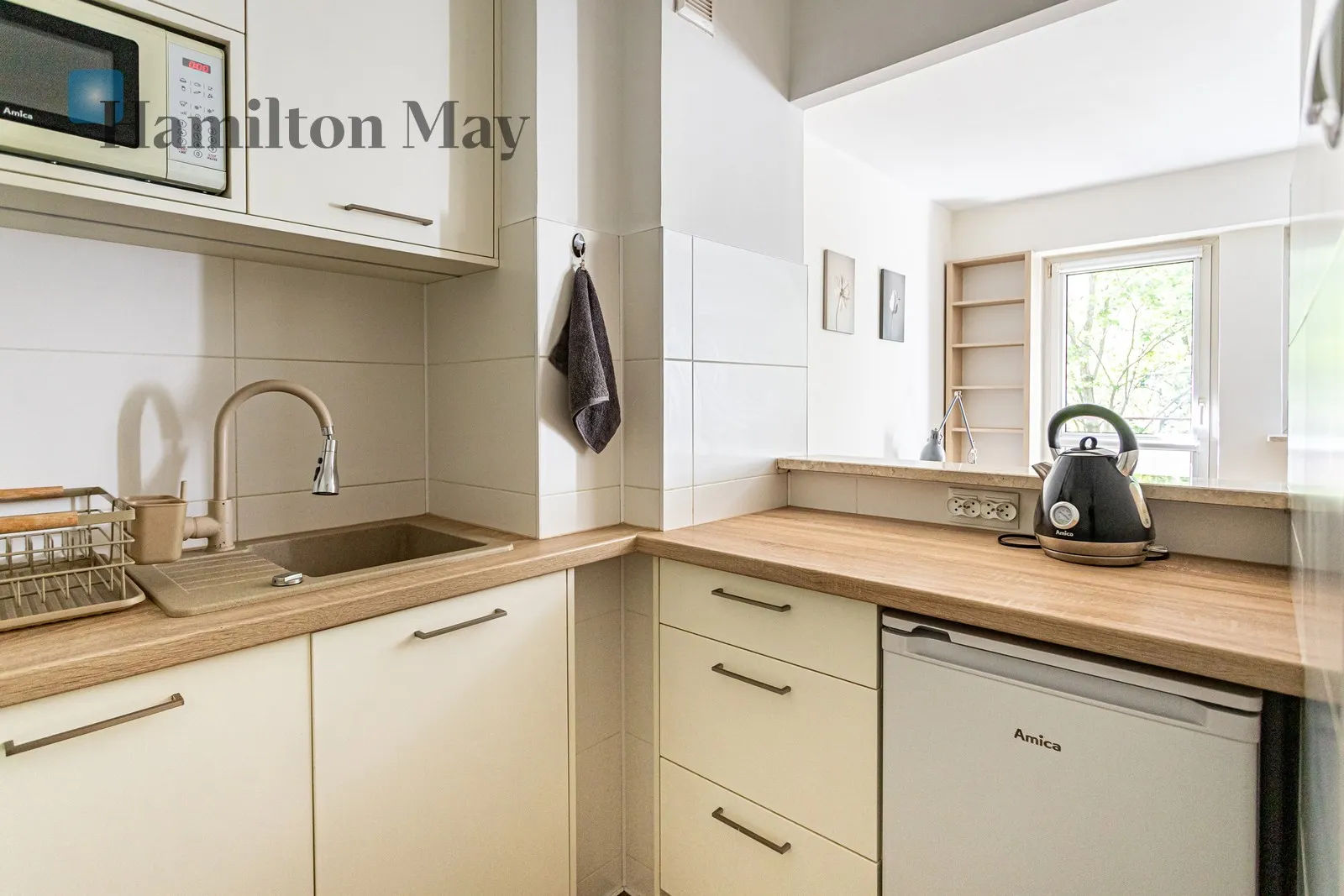 Studio Apartment with a Balcony in the Green Part of Mokotów - slider