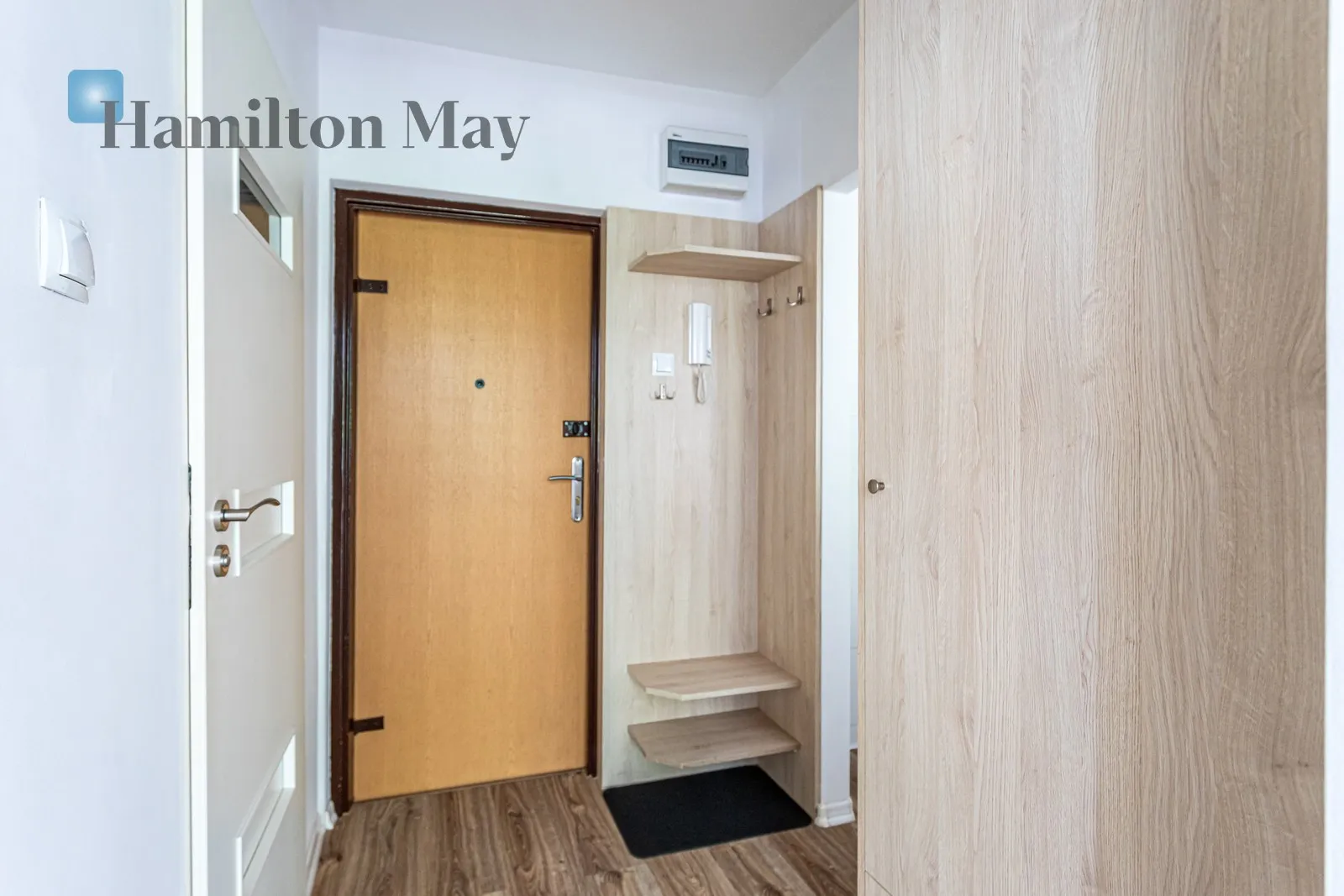 Studio Apartment with a Balcony in the Green Part of Mokotów - slider