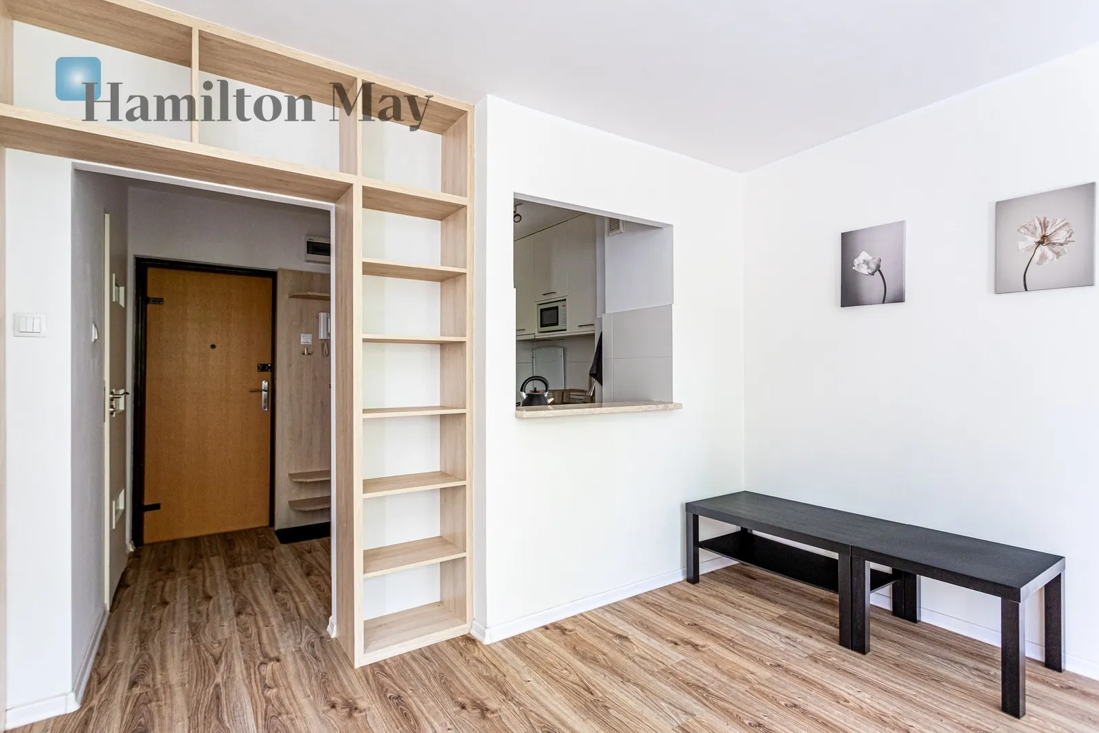 Studio Apartment with a Balcony in the Green Part of Mokotów - slider