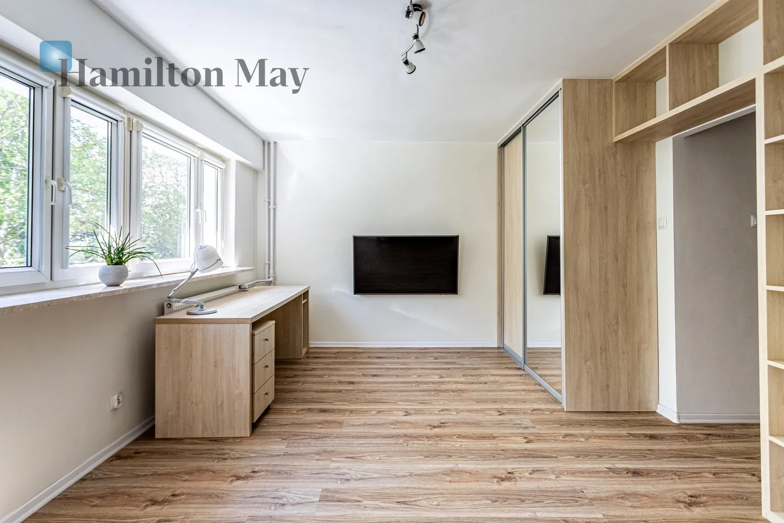 Studio Apartment with a Balcony in the Green Part of Mokotów - slider