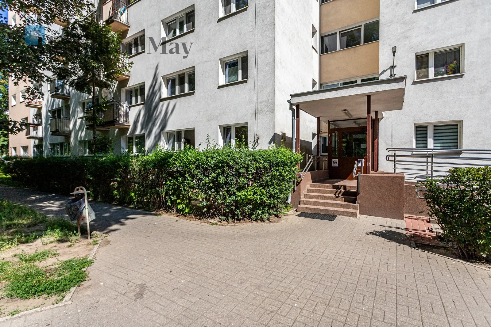 Studio Apartment with a Balcony in the Green Part of Mokotów - slider