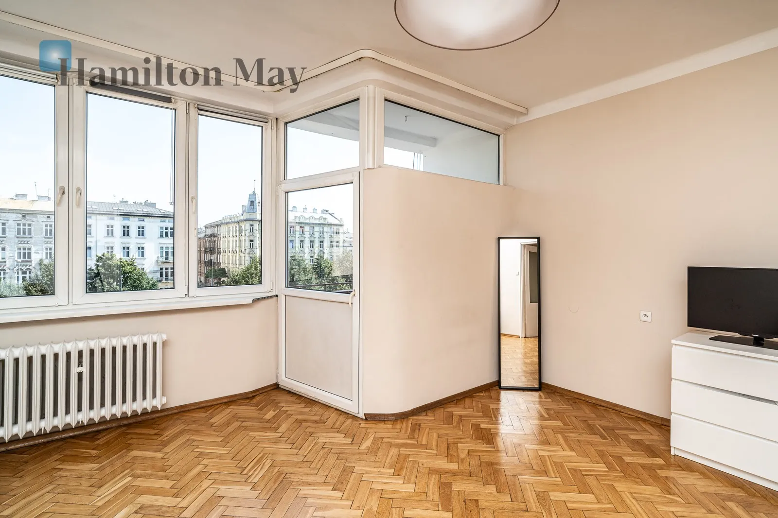 Region: Stare Miasto Distance to centre: 0.74 km Level: 3 Price: 990000 PLN Bedrooms: 1 Bathrooms: 1 Size: 50.86m2 - slider