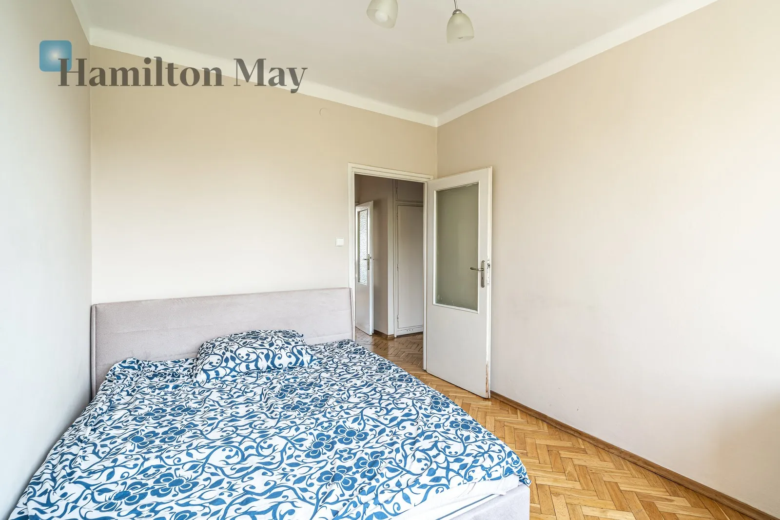 Street: Józefa Dietla Region: Stare Miasto Distance to centre: 0.74 km Level: 3 Price: 990000 PLN Bedrooms: 1 Bathrooms: 1 - slider