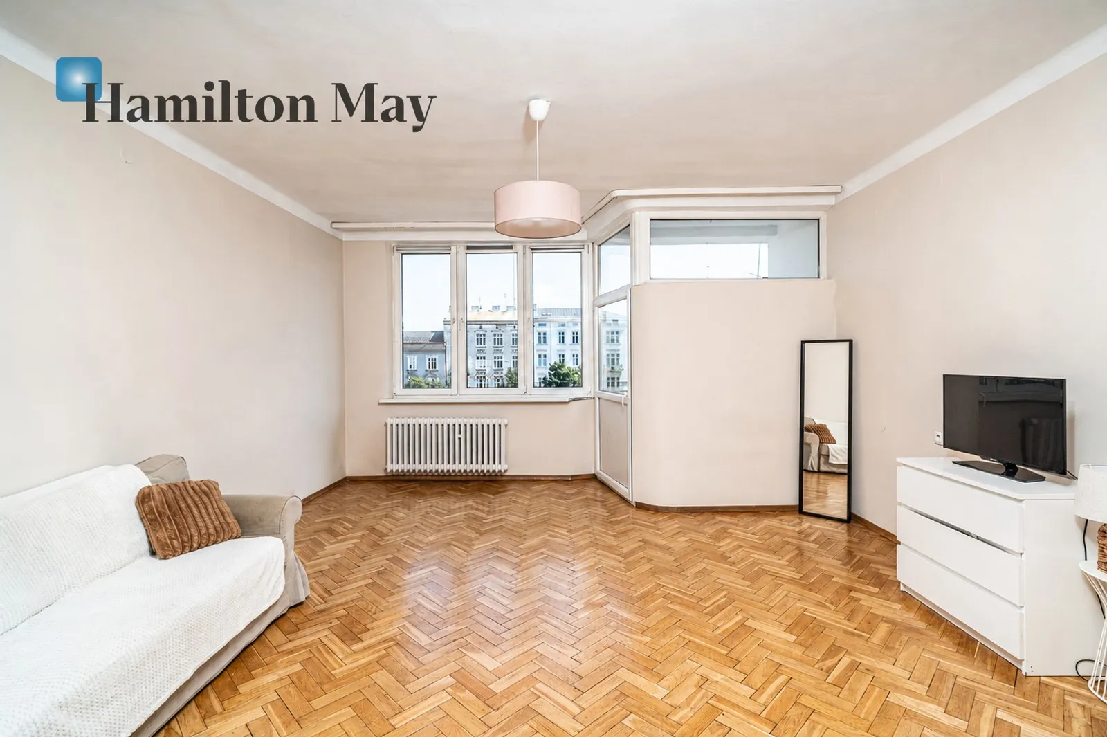 Region: Stare Miasto Distance to centre: 0.74 km Level: 3 Price: 990000 PLN Bedrooms: 1 Bathrooms: 1 Size: 50.86m2 Price/m2: 19465 PLN - slider