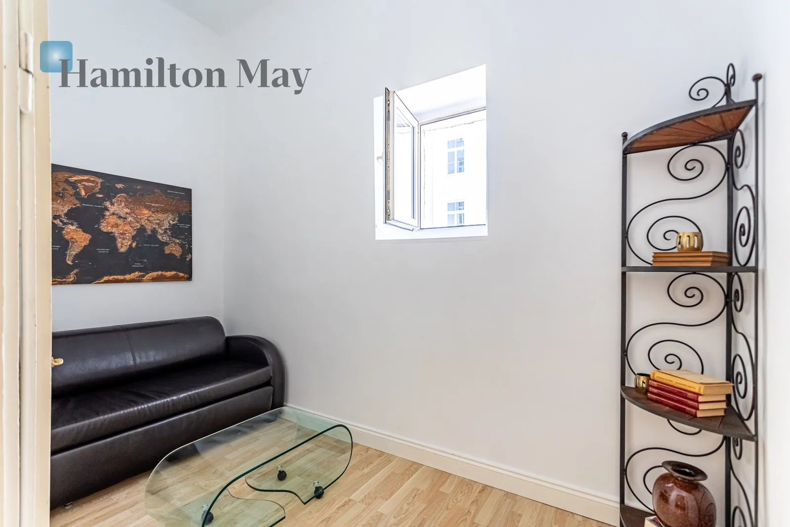 City: Warszawa Street: Koszykowa Region: Śródmieście Subregion: Śródmieście Północne Distance to centre: 0.82 km Level: 1 Price: 6700 PLN Bedrooms: 2 - slider