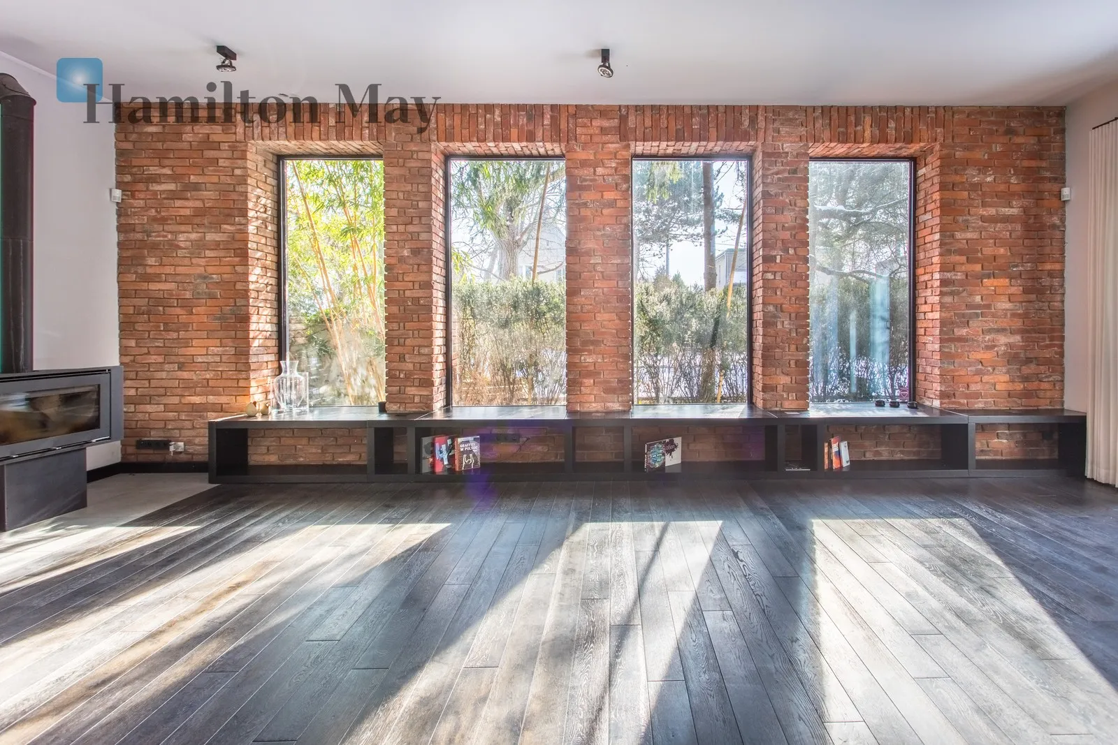 Street: Wojszycka Region: Krzyki Distance to centre: 4.11 km Price: 3495000 PLN Bedrooms: 4 Bathrooms: 2 Plot size: 530m2 Price/m2: 17302 PLN - slider