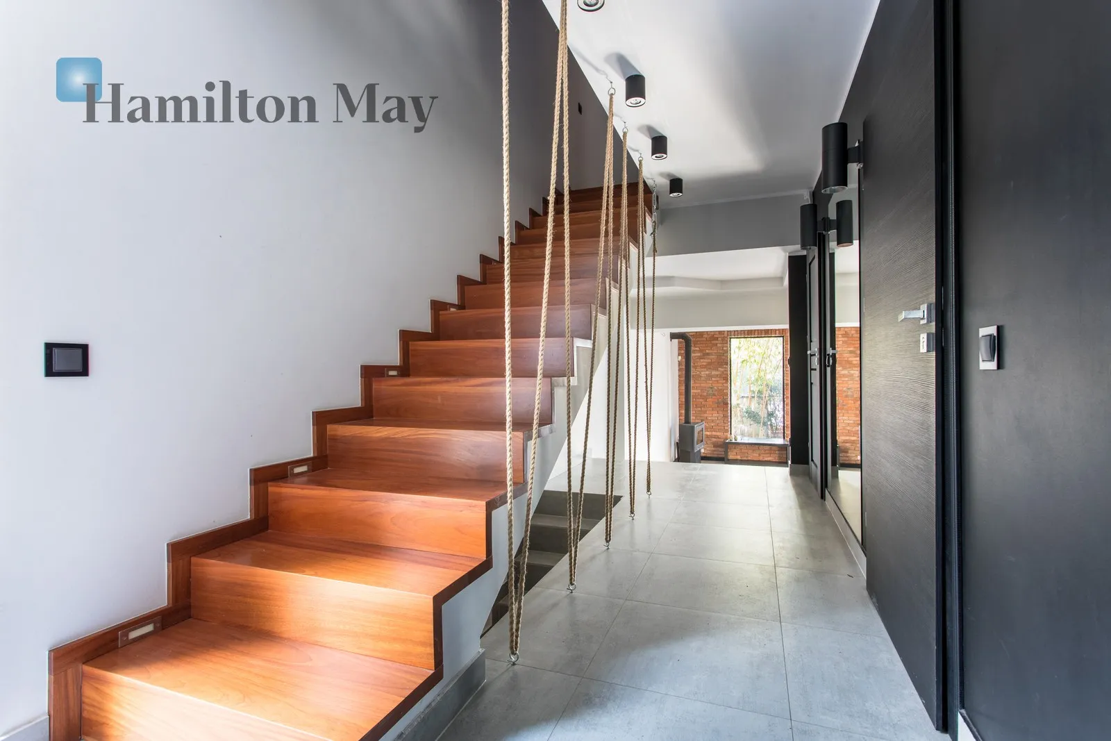 Street: Wojszycka Region: Krzyki Distance to centre: 4.11 km Price: 3495000 PLN Bedrooms: 4 - slider