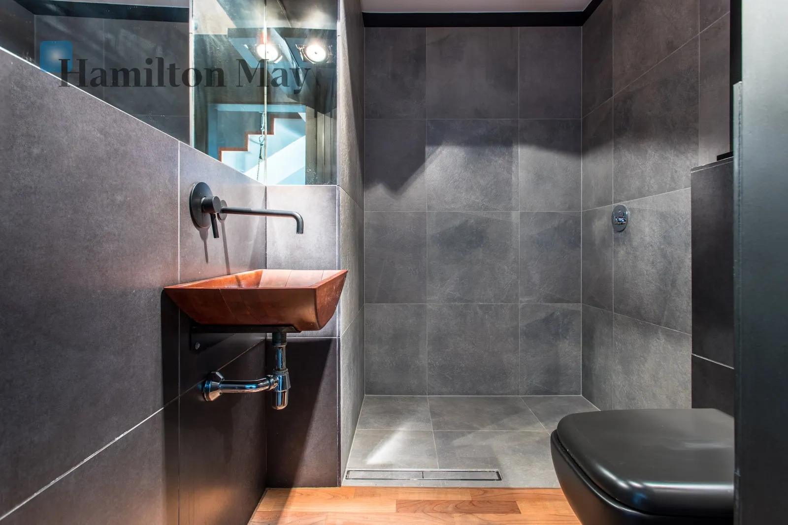 Distance to centre: 4.11 km Price: 3495000 PLN Bedrooms: 4 Bathrooms: 2 Plot size: 530m2 Price/m2: 17302 PLN - slider