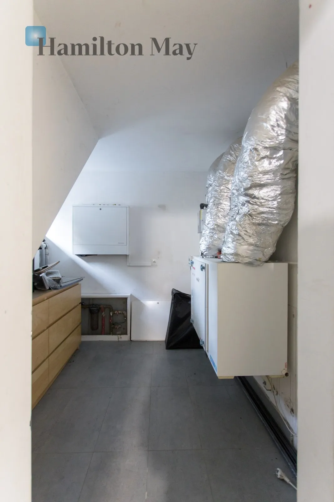 Distance to centre: 4.11 km Price: 3495000 PLN Bedrooms: 4 - slider