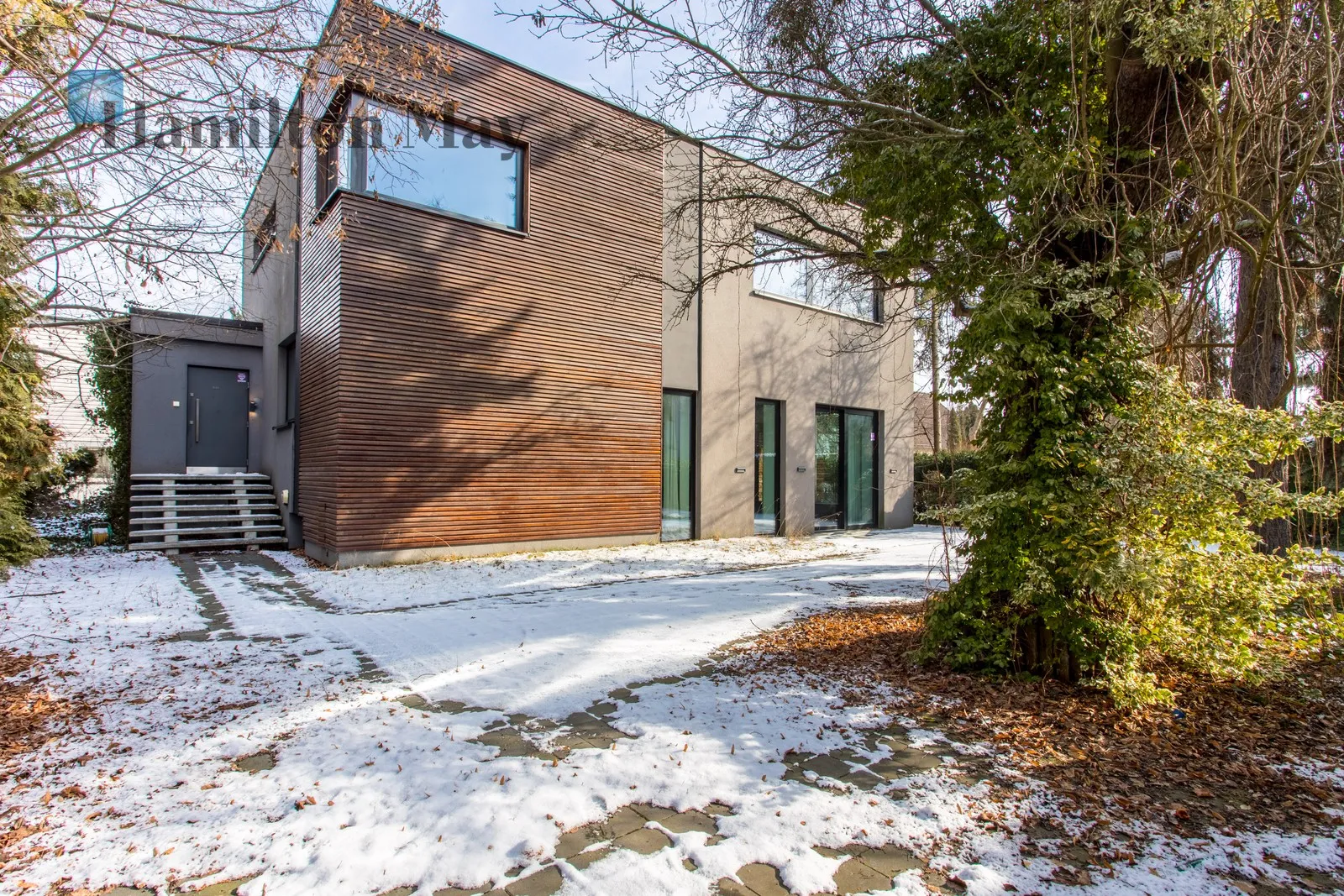 City: Wrocław Street: Wojszycka Region: Krzyki Distance to centre: 4.11 km Price: 3495000 PLN Bedrooms: 4 Bathrooms: 2 Plot size: 530m2 - slider