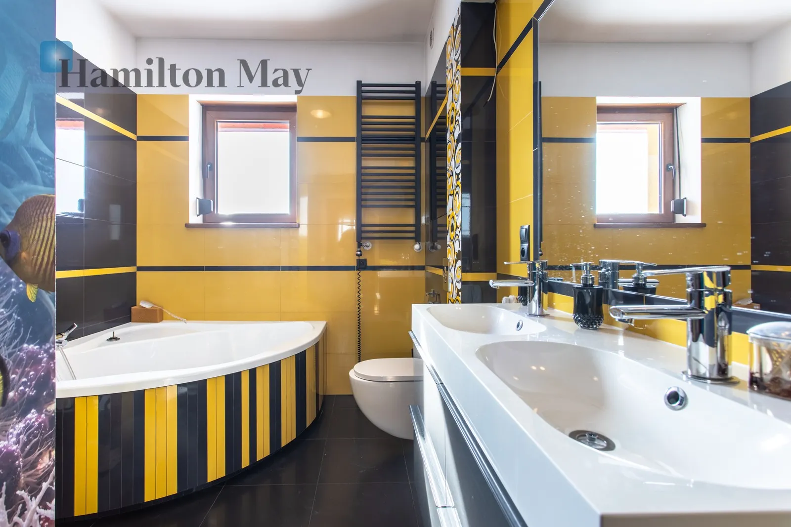 Продається функціональний окремий будинок корисною площею 166,57 м², розташований на ділянці площею 761 м².

Будівля була побудована в 2014 році та ідеально підходить для сім'ї, яка шукає комфортне житло з гнучким плануванням та кількома джерелами опалення. - slider