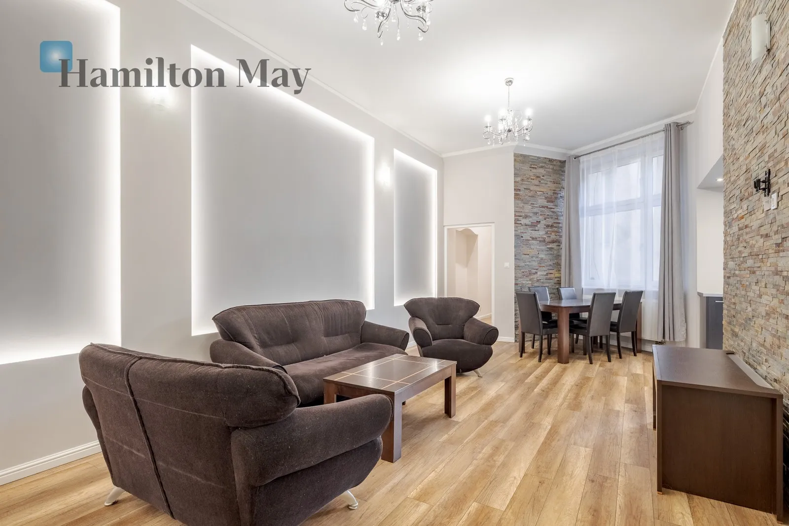 City: Kraków Street: Podzamcze Region: Stare Miasto Level: 2 Price: 6500 PLN Bedrooms: 3 Bathrooms: 2 Size: 120m2 - slider