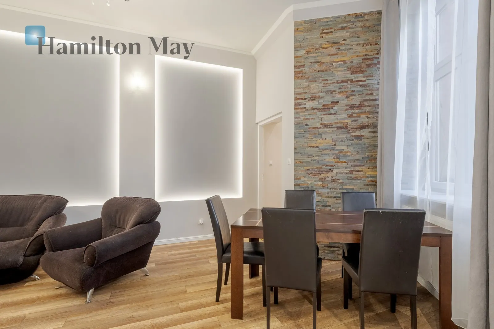 City: Kraków Street: Podzamcze Region: Stare Miasto Level: 2 Price: 6500 PLN Bedrooms: 3 - slider