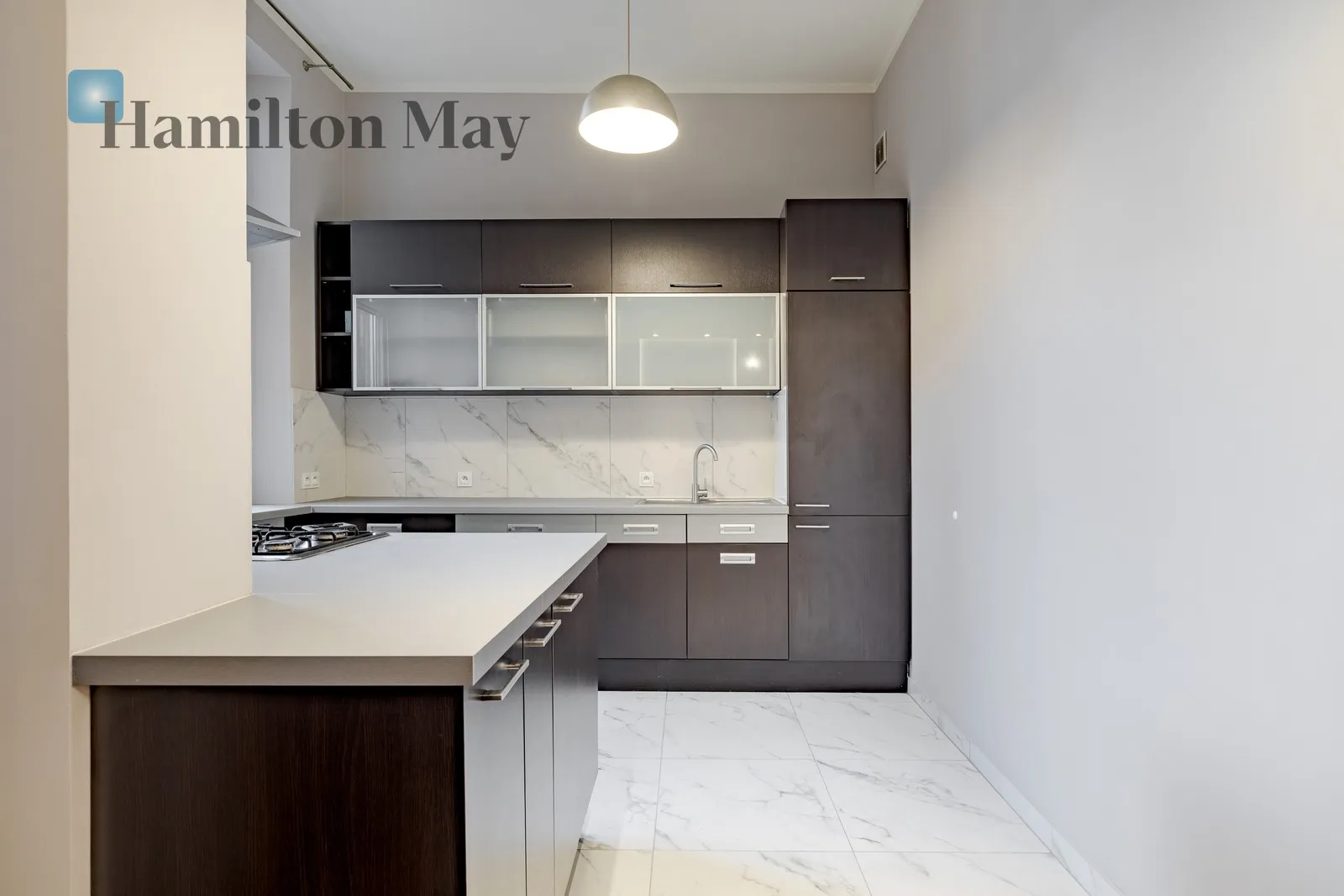 Street: Podzamcze Region: Stare Miasto Level: 2 Price: 6500 PLN Bedrooms: 3 Bathrooms: 2 - slider