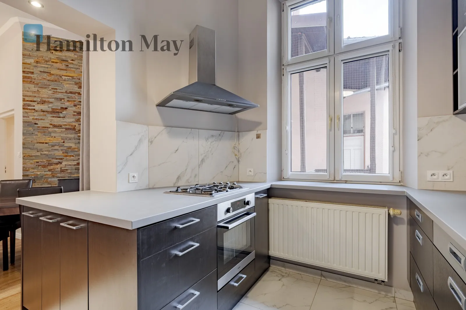 City: Kraków Street: Podzamcze Region: Stare Miasto Level: 2 Price: 6500 PLN - slider