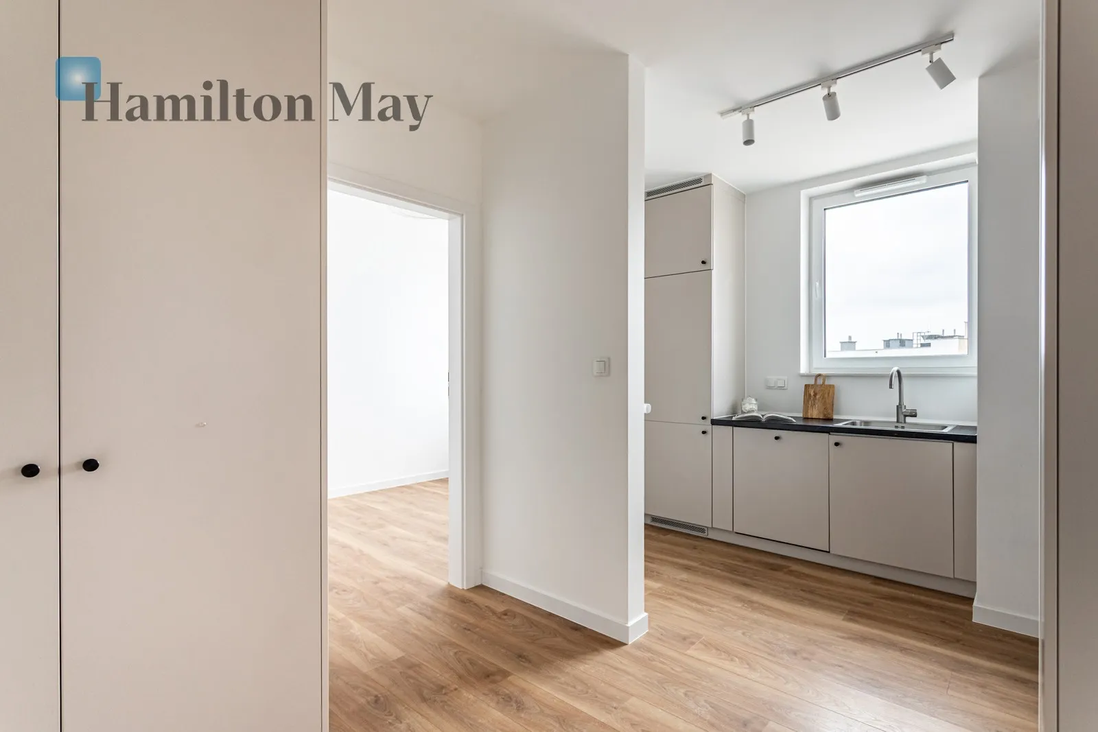 Region: Mokotów Subregion: Służewiec Distance to centre: 6.51 km Level: 8 Price: 2100000 PLN Bedrooms: 3 Bathrooms: 2 Size: 85.49m2 Price/m2: 24564 PLN - slider
