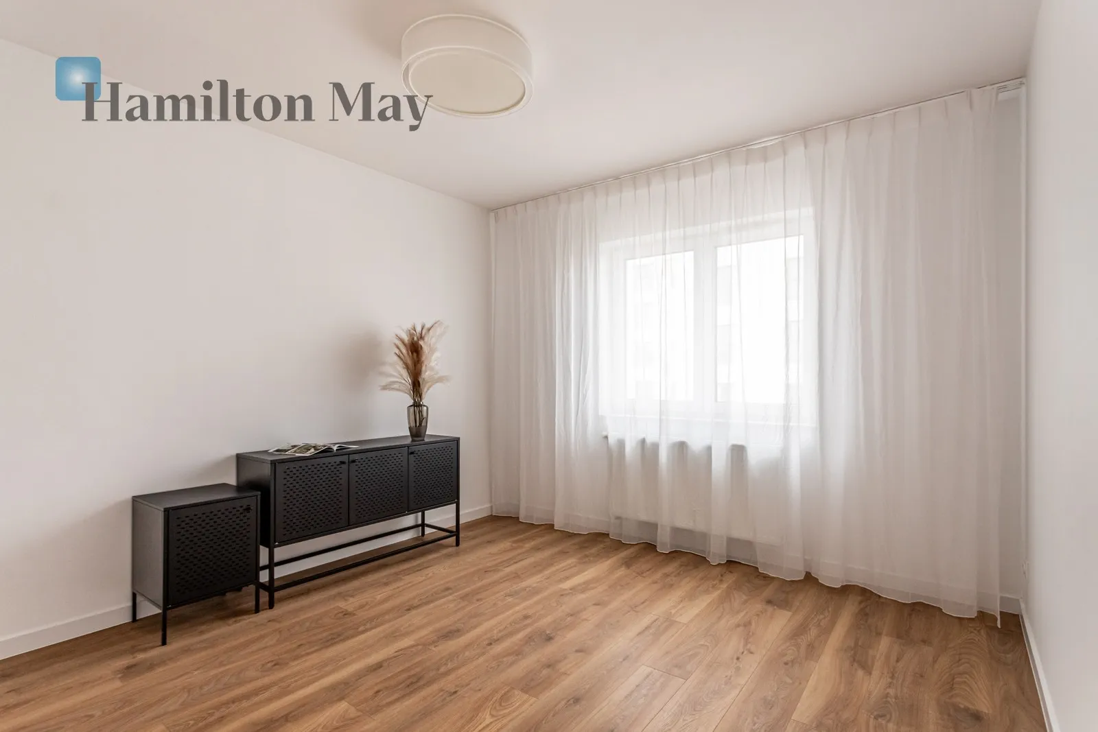 City: Warszawa Street: Bokserska Region: Mokotów Subregion: Służewiec Distance to centre: 6.51 km Level: 8 Price: 2100000 PLN Bedrooms: 3 Bathrooms: 2 - slider