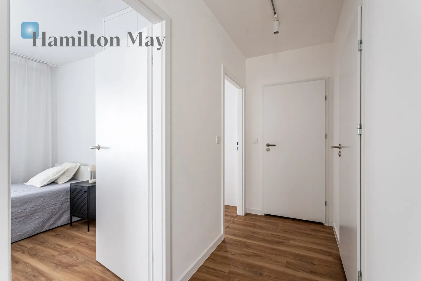Region: Mokotów Subregion: Służewiec Distance to centre: 6.51 km Level: 8 Price: 2100000 PLN Bedrooms: 3 Bathrooms: 2 - slider