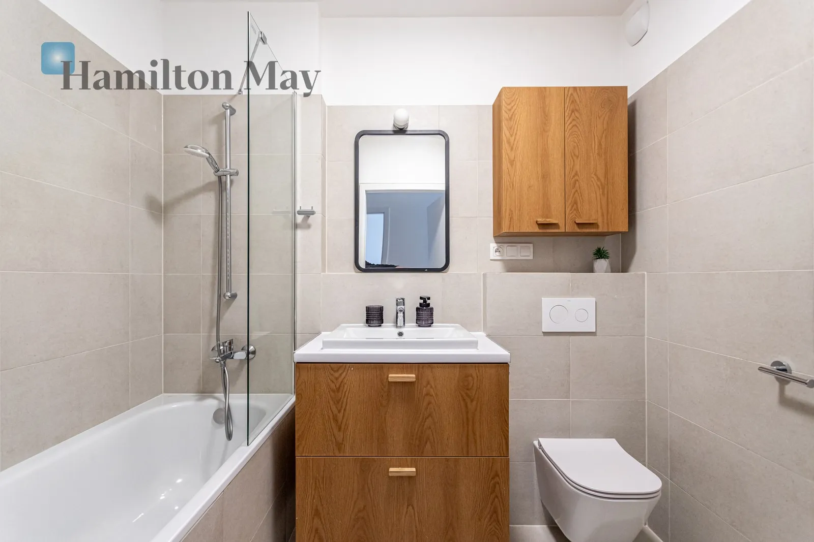 Region: Mokotów Subregion: Służewiec Distance to centre: 6.51 km Level: 8 Price: 2100000 PLN Bedrooms: 3 - slider