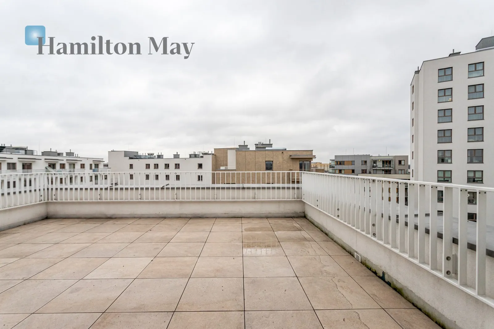 Distance to centre: 6.51 km Level: 8 Price: 2100000 PLN Bedrooms: 3 Bathrooms: 2 Size: 85.49m2 - slider