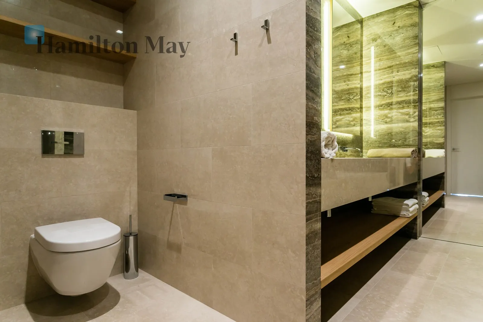 Bathrooms: 2 Size: 136.9m2 Price/m2: 46000 PLN - slider