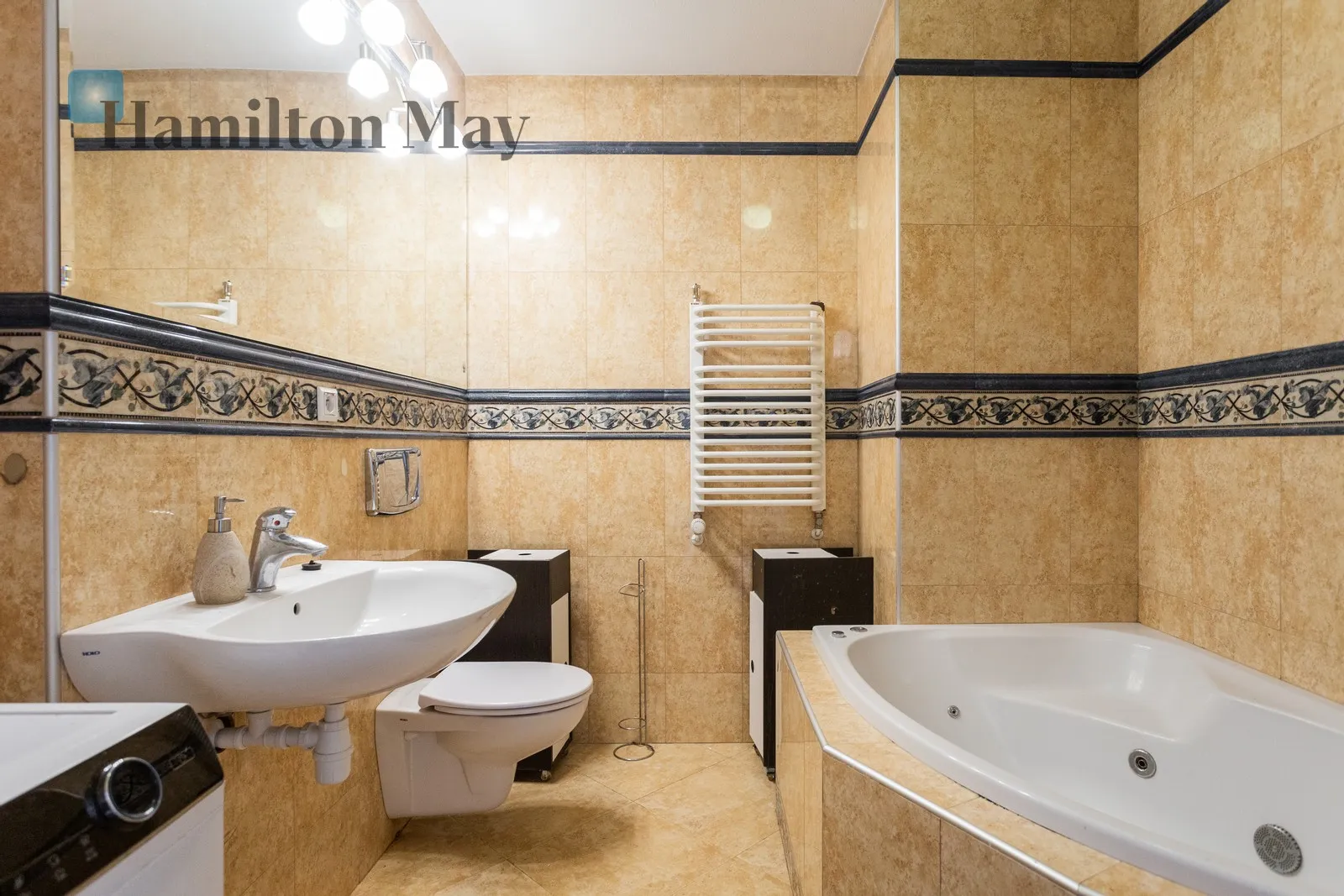 Distance to centre: 1 km Level: 5 Price: 4500 PLN Bedrooms: 2 Bathrooms: 1 Size: 76m2 Price/m2: 59 PLN