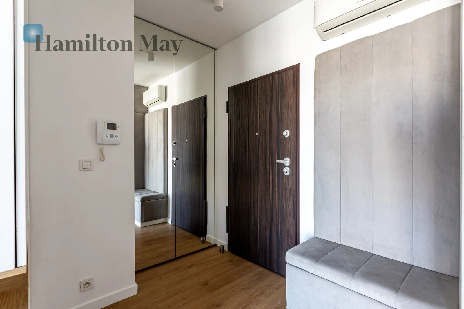 Spacious Apartment with Balcony in Wola - slider