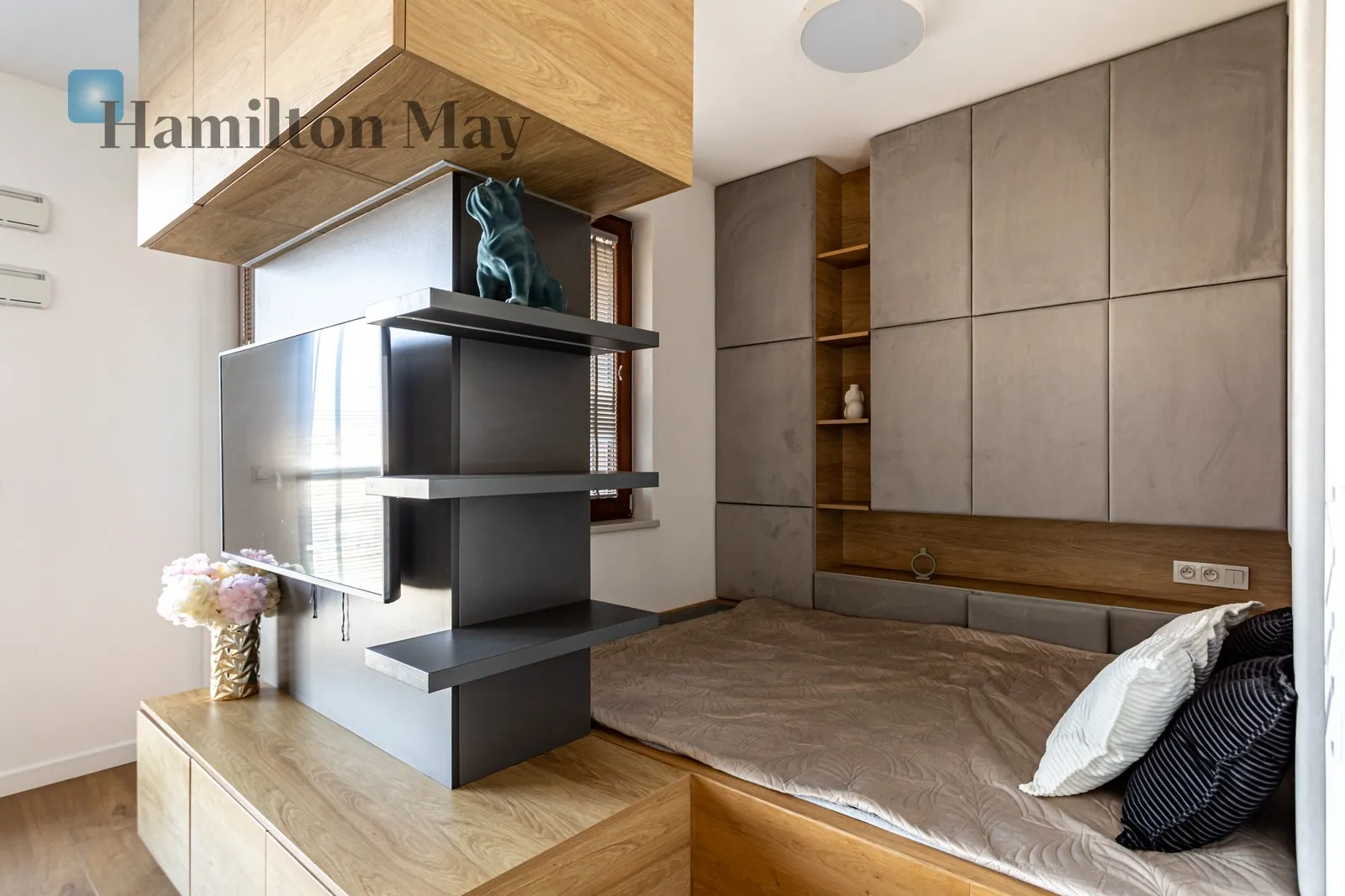 Spacious Apartment with Balcony in Wola - slider