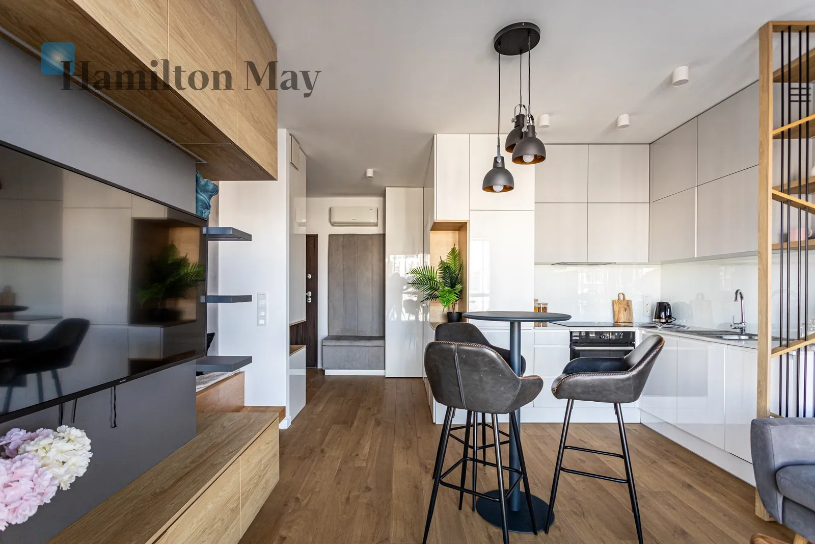 Spacious Apartment with Balcony in Wola - slider