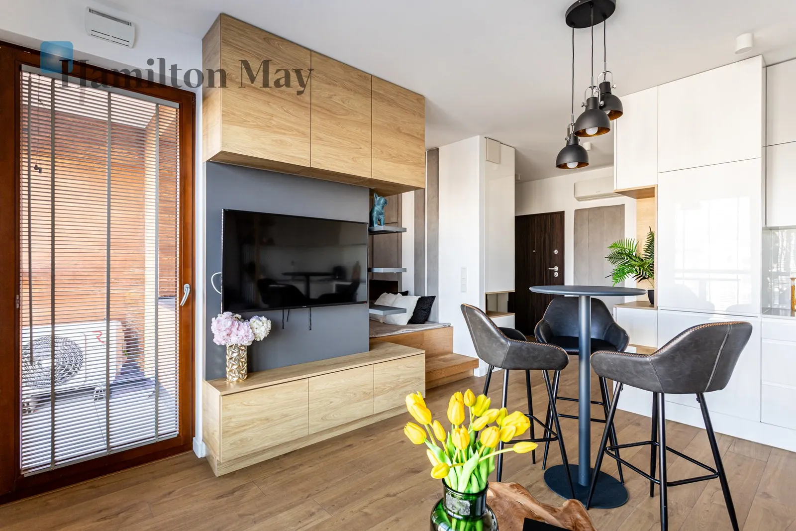 Spacious Apartment with Balcony in Wola - slider