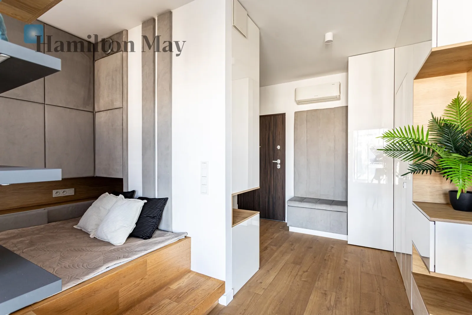 Spacious Apartment with Balcony in Wola - slider