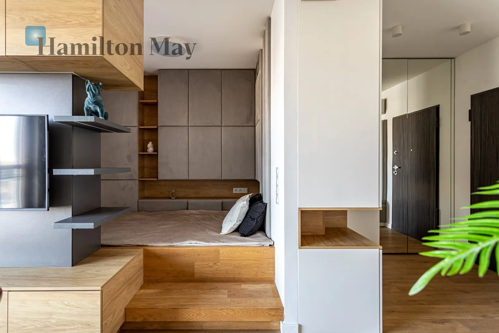 Spacious Apartment with Balcony in Wola - slider