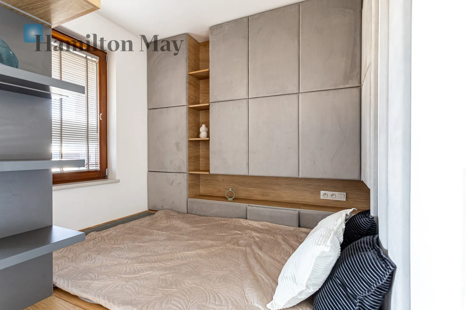 Spacious Apartment with Balcony in Wola - slider