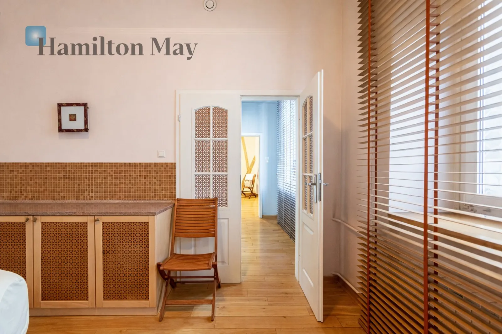 Premises suitable for office or services,  located right next to Unii Lubelskiej Square - slider